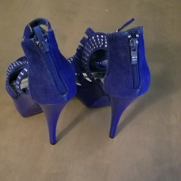 Blue heels. - Picture 3 of 4
